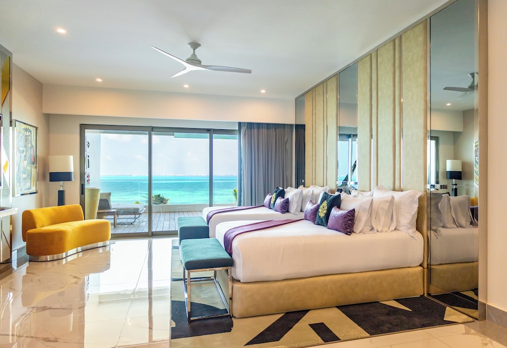 SUITE, 2 QUEEN BEDS, OCEAN FRONT