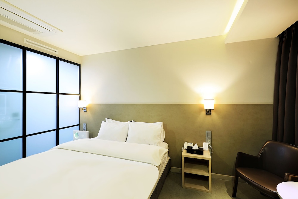 CS Avenue Hotel 7/75