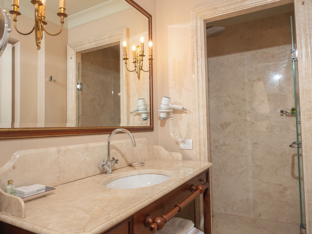 Ebel Boutique Hotel Tirana 45/50