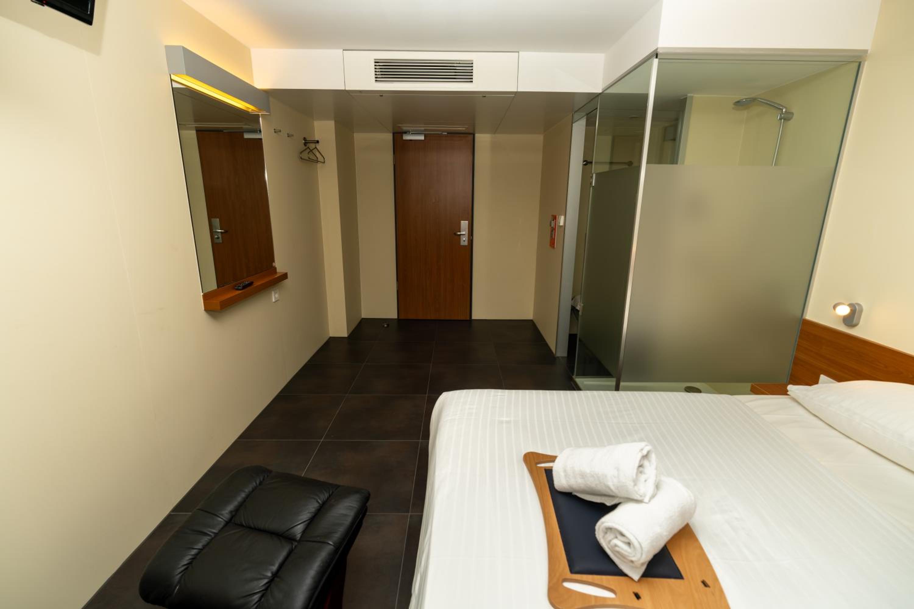Hotel Dusseldorfer Hof 29/48