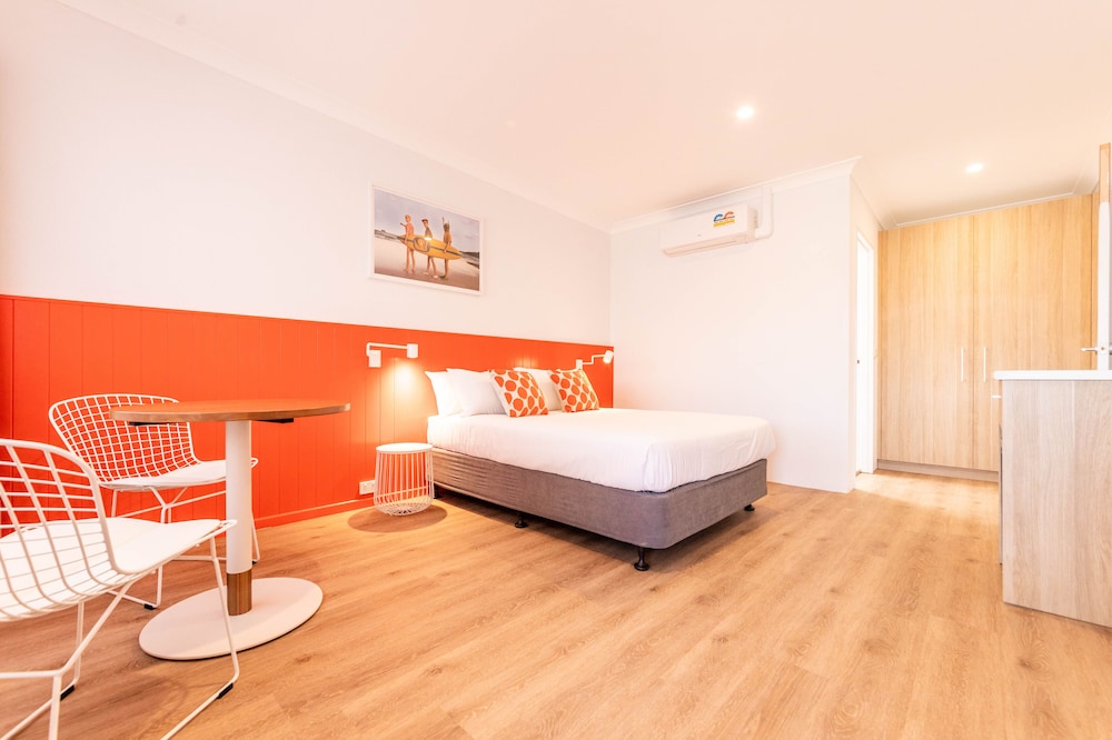 ROOM, KING BED