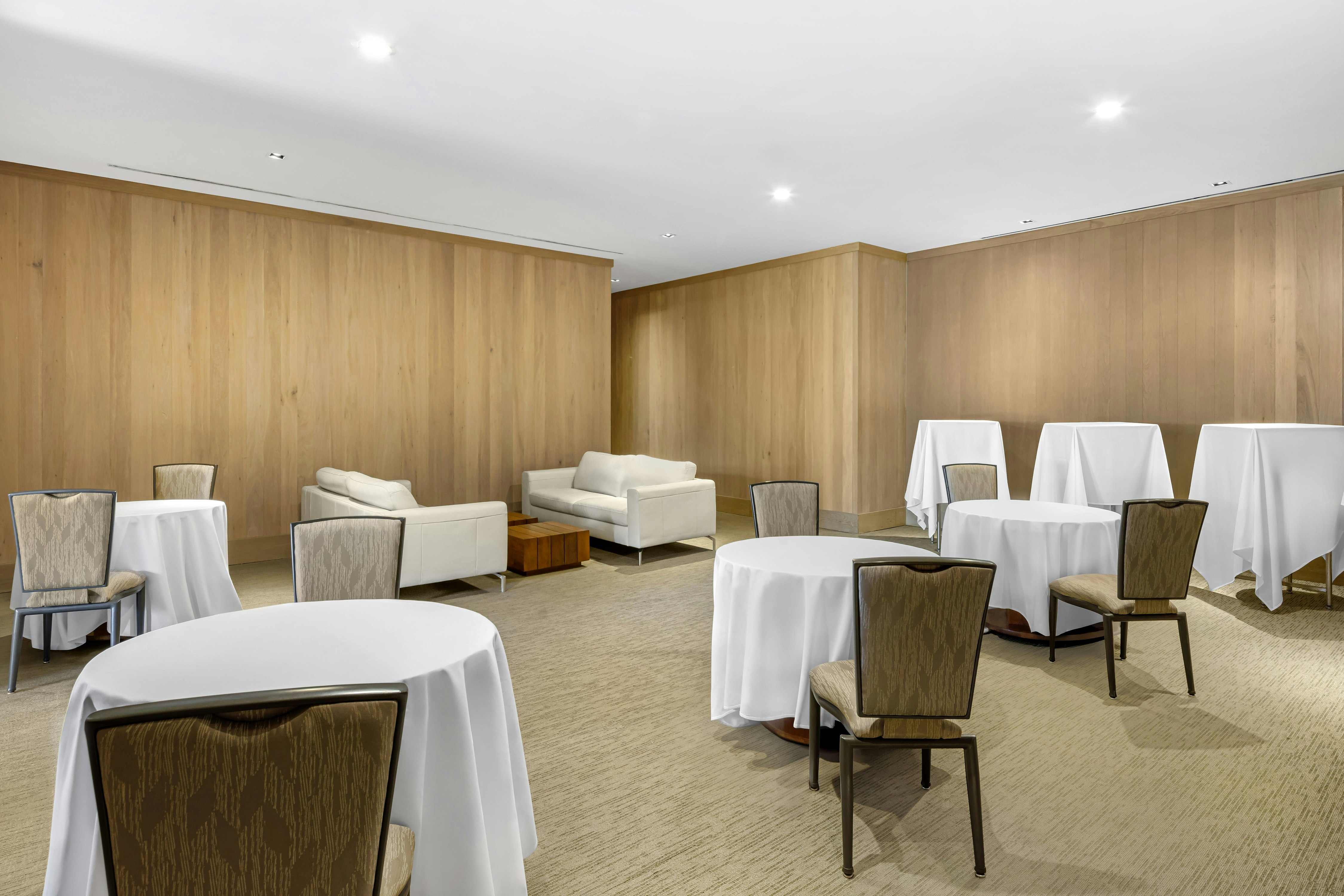 Hilton Vacation Club The Modern Honolulu 34/42