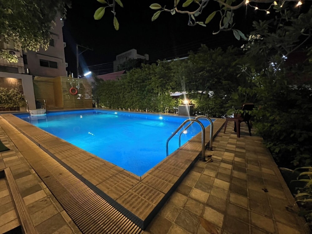 Tapae Place Hotel 33/39