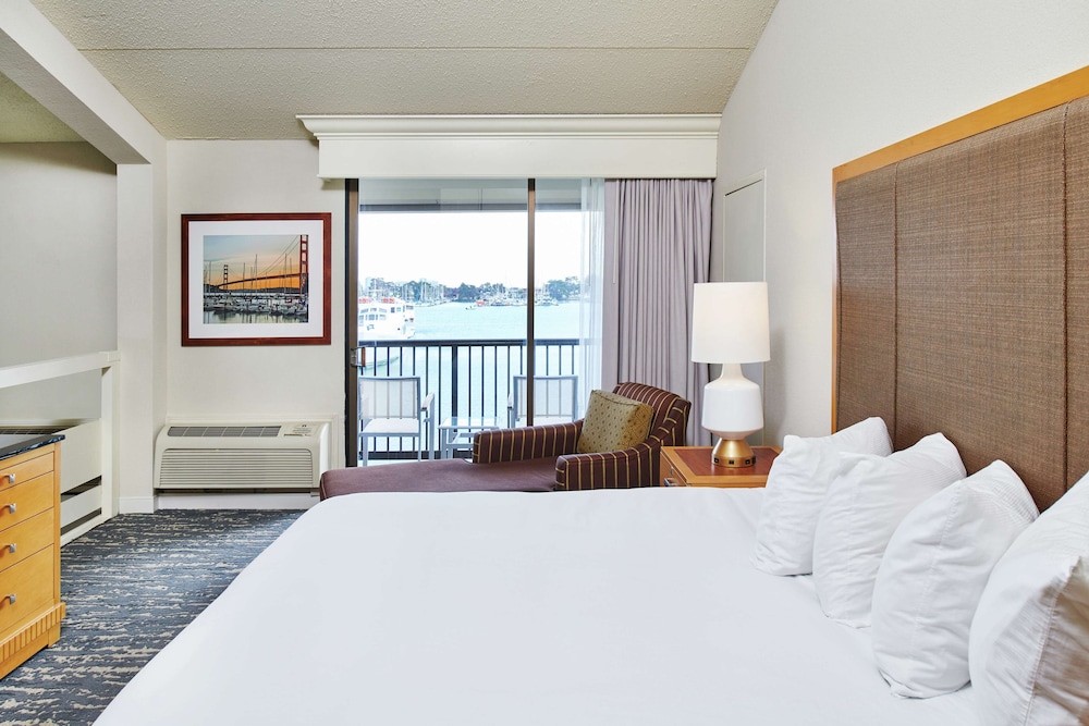 DoubleTree by Hilton Hotel Berkeley Marina 24/83
