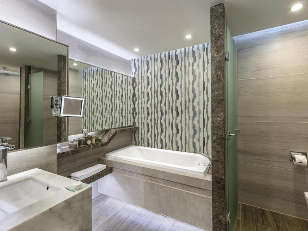 Swim Up, Legendary, Suite, Twin Beds