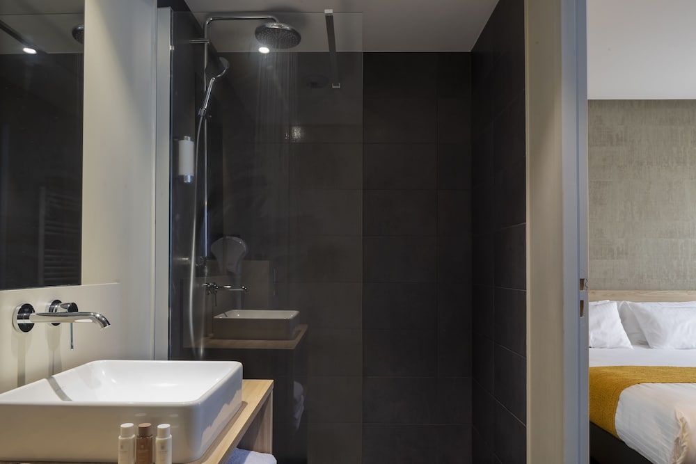37 Lodge La Defense Courbevoie 35/35