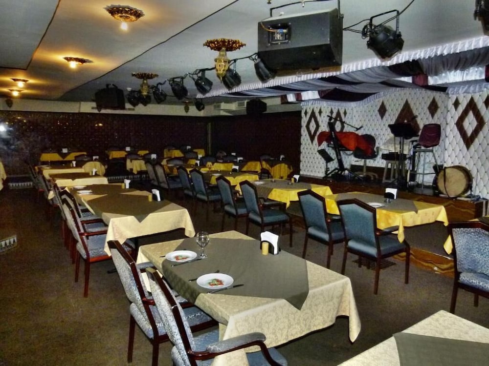 restaurant cafeteria