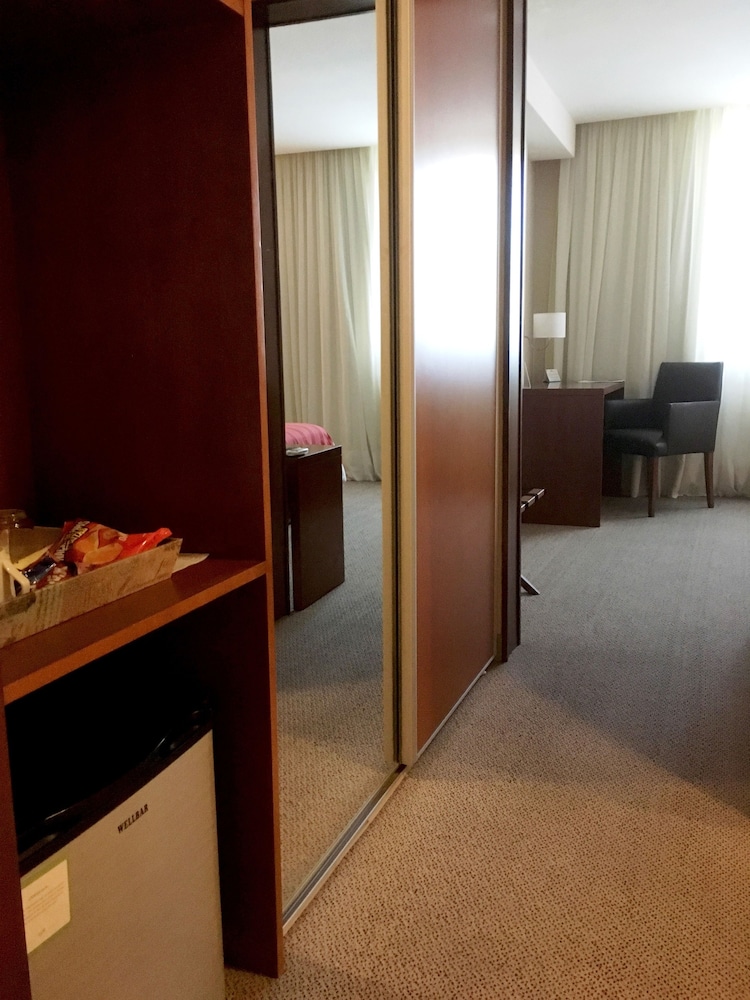 Howard Johnson by Wyndham Yerba Buena 10/34