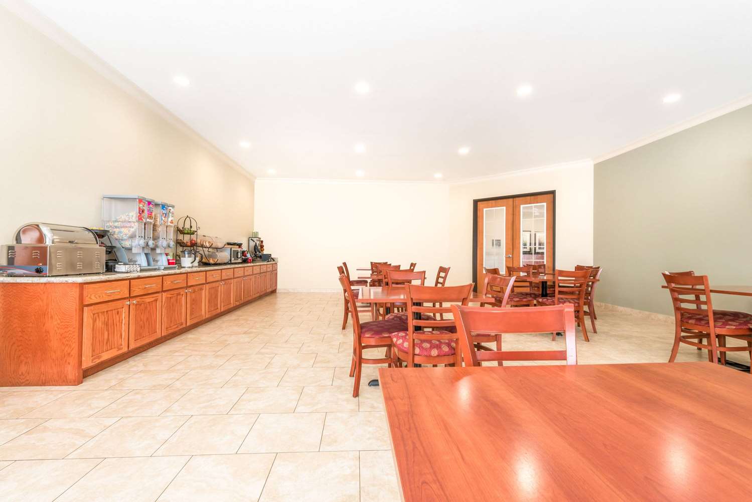 Ramada By Wyndham College Station 43/55