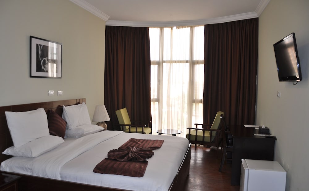 Lobelia Hotel 24/68