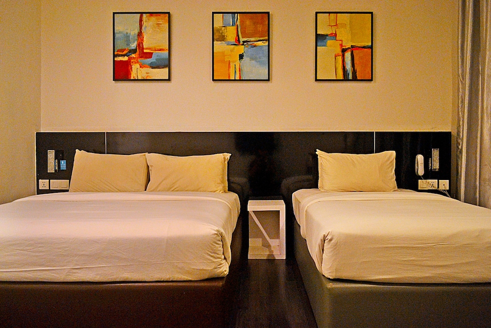 جناح ديلوكس بسرير كوين وسرير فردي، Swing & Pillows at Golden Roof Hotel Ampang, Ipoh 6/9