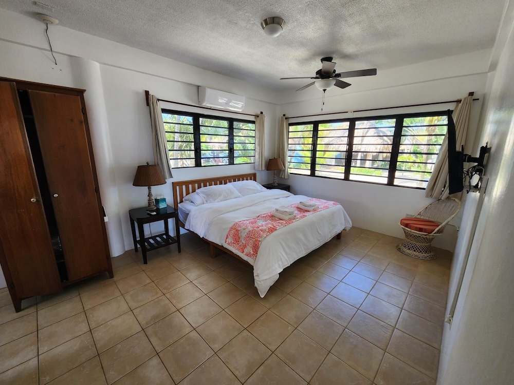 Maya Beach Hotel 25/82