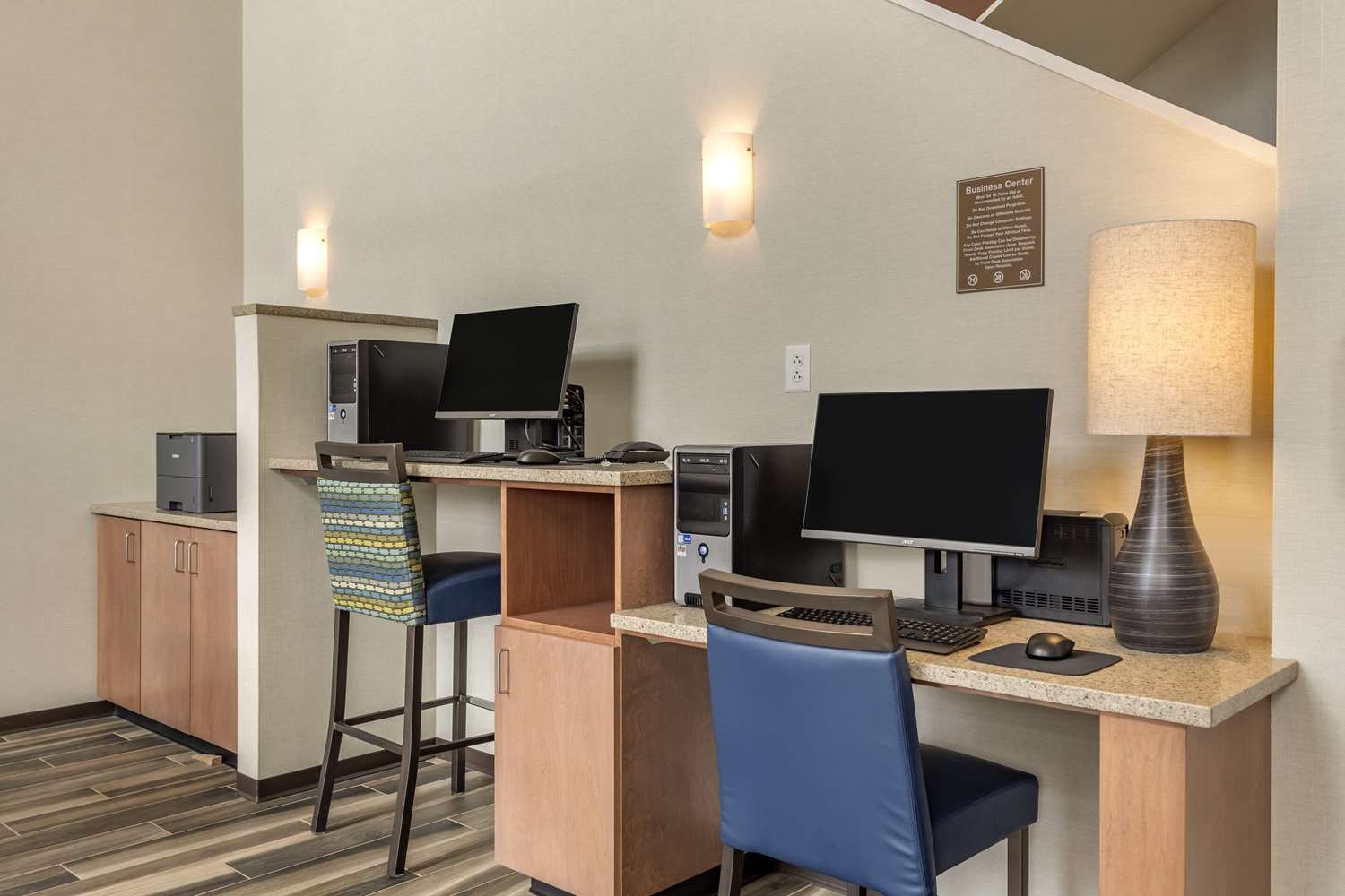 Comfort Inn and Suites Pittsburgh Northshore, PA 16/19