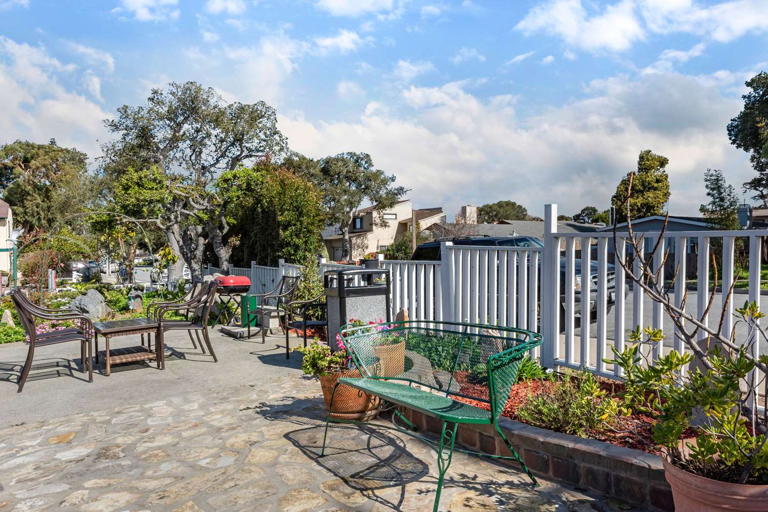 Scottish Fairway Inn 35/37