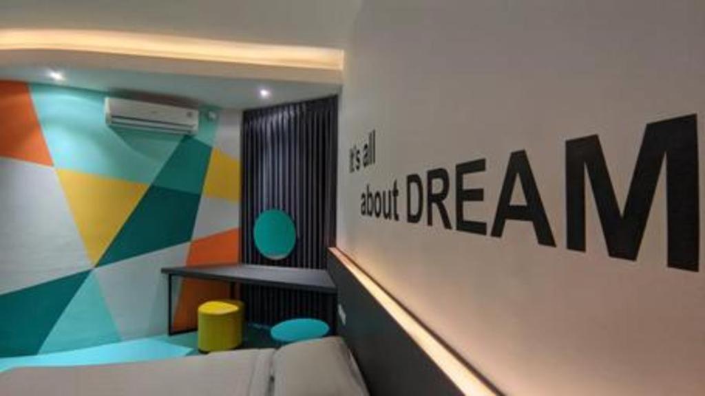 Alexander Hotel Tegal 23/47
