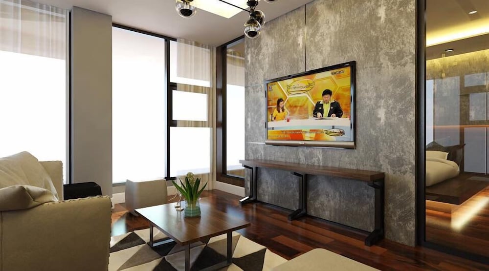 Alvarez Hotel 60/65