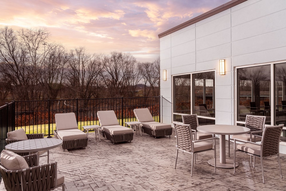 TownePlace Suites by Marriott New Philadelphia 11/33