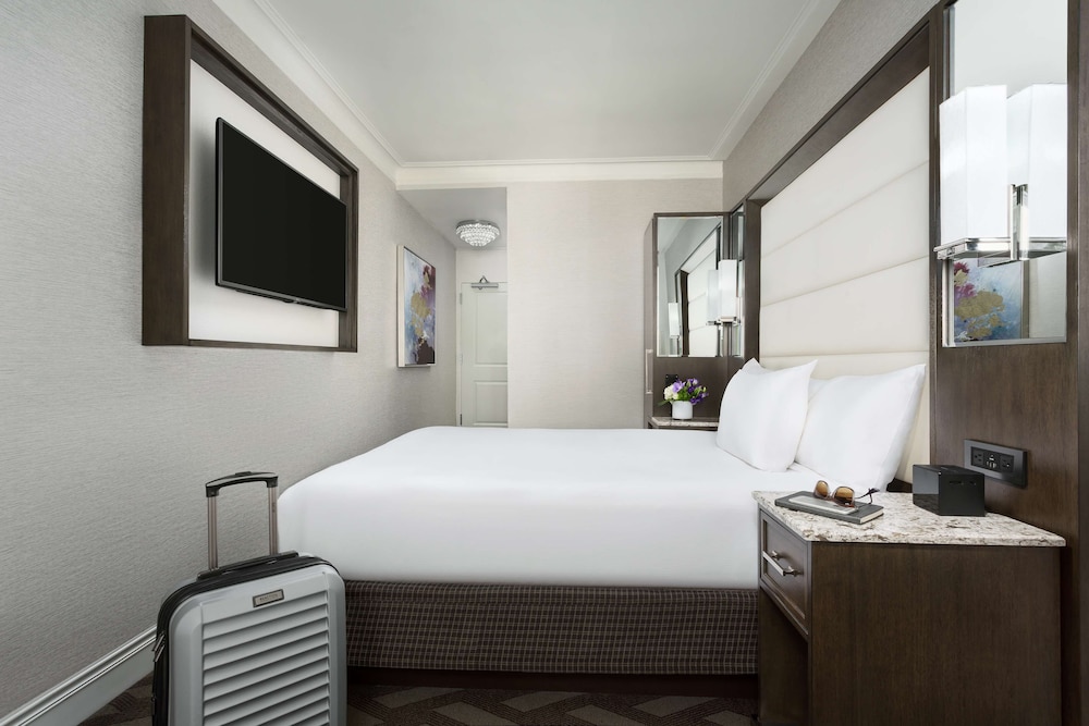 Window Seat, Double Bed