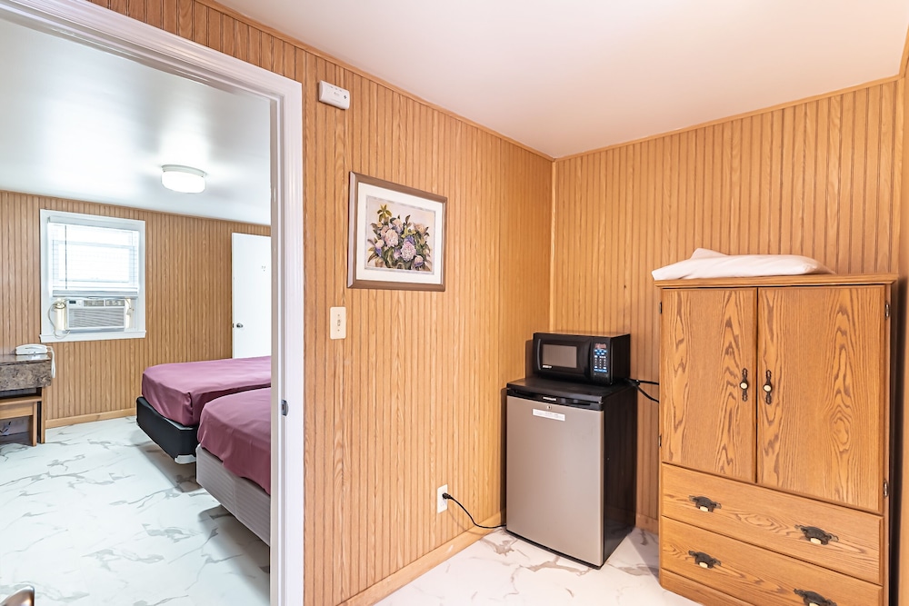 Boardwalk Sand & Surf Inn Oceanfront 43/55