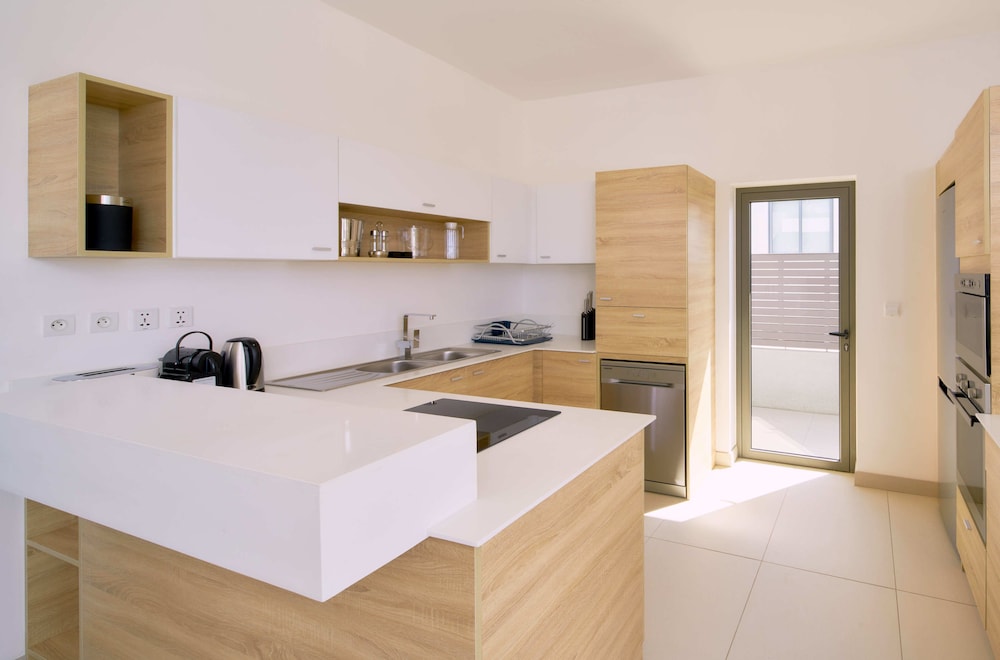 Les Estivales Beachfront Suites & Penthouses By Lo 23/48