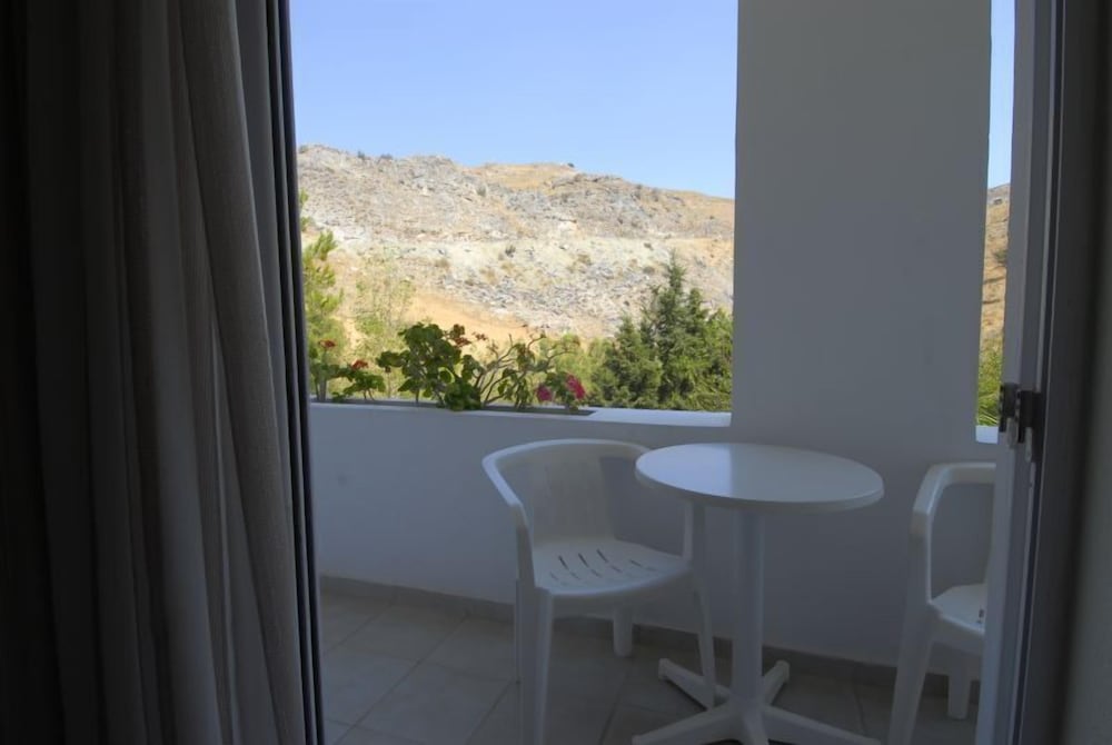 Ammoudi Hotel 43/45
