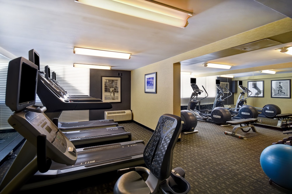 Holiday Inn Cincinnati-Riverfront 22/58