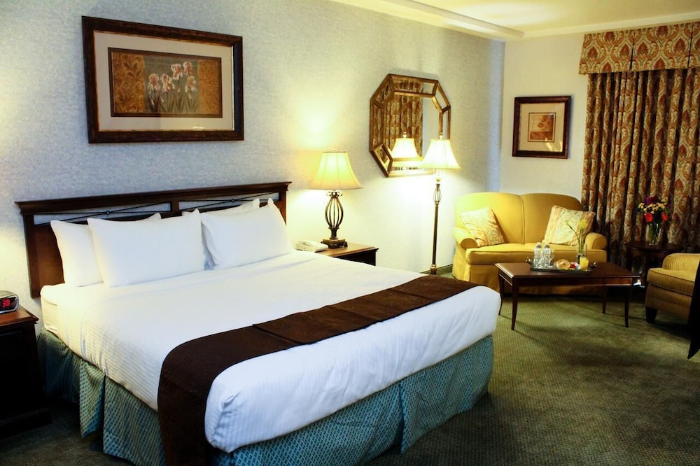 University Square Hotel 8/27