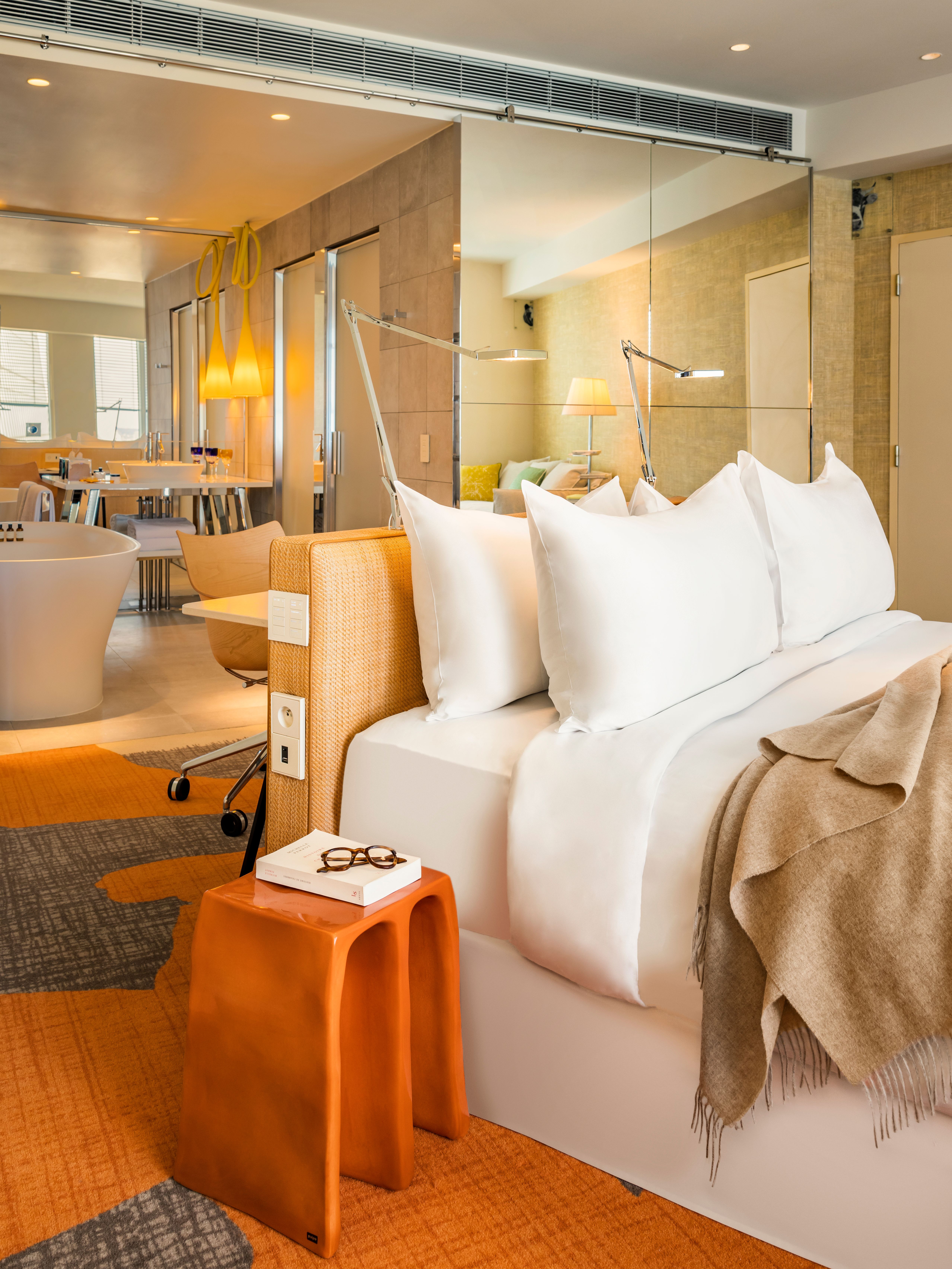 JUNIOR SUITE, FAMILY, KING BED, SOFA