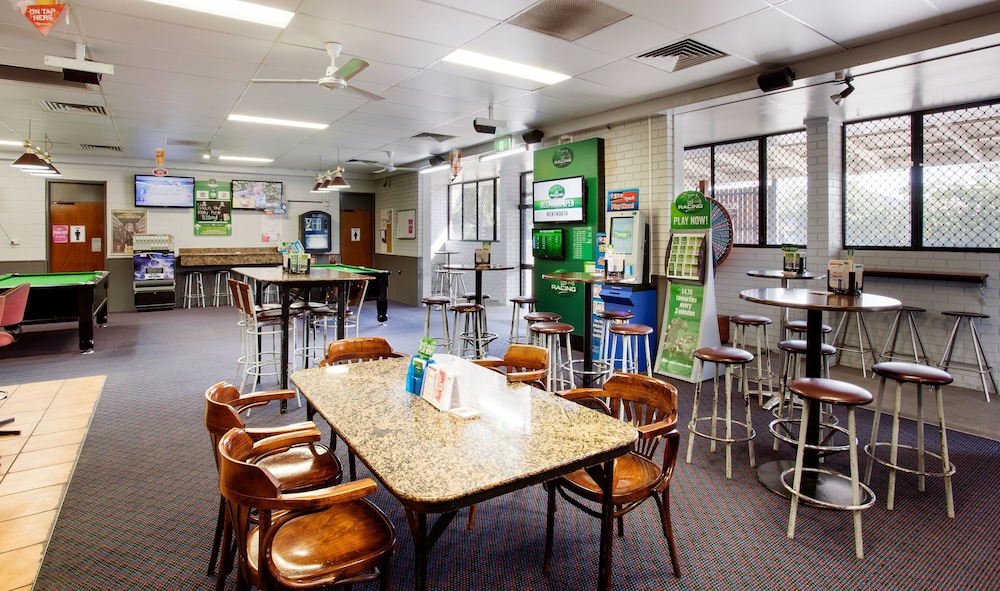 Upper Ross Hotel 14/19
