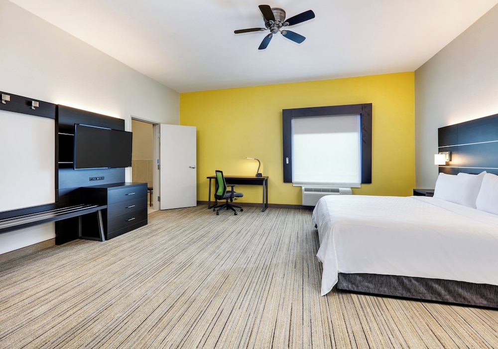 Holiday Inn Express Hotel Suites Cleburne 18/76
