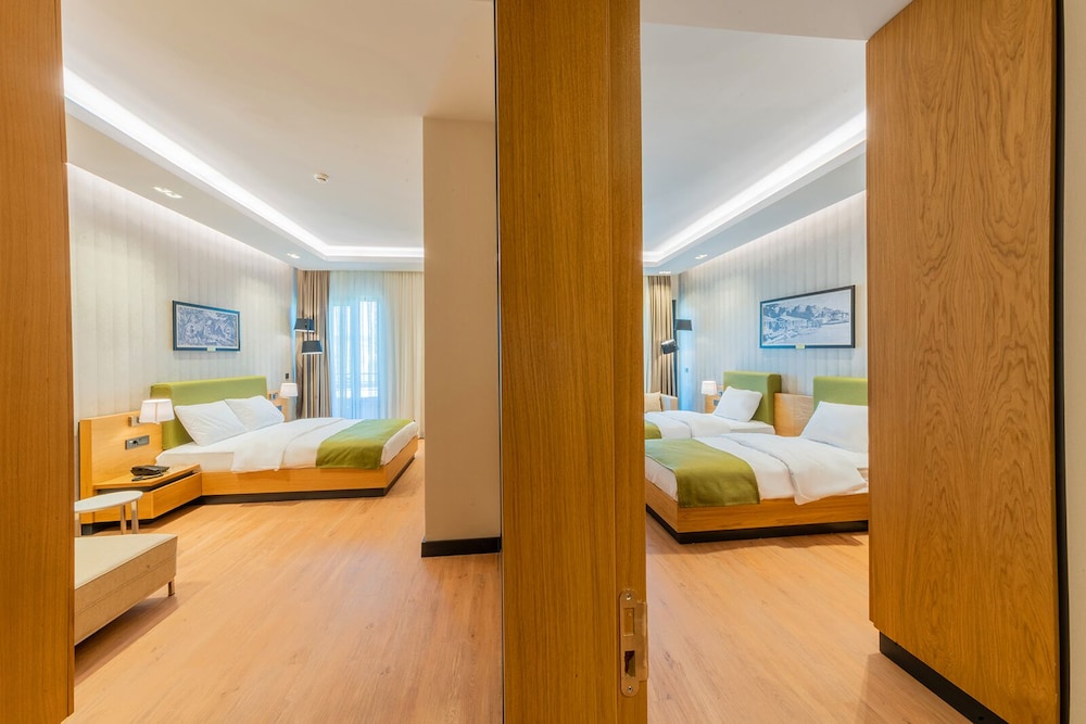 Artes Hotel 12/33
