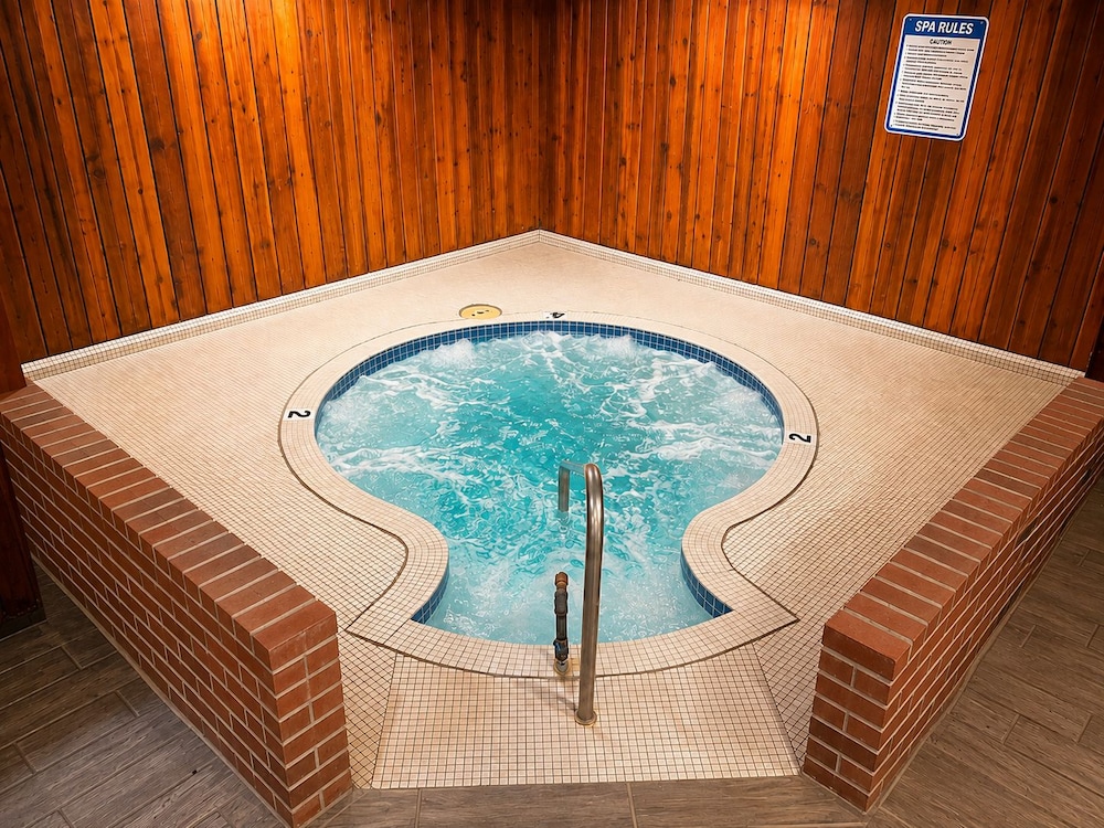 Sturgis Lodge & Suites, Travelodge by Wyndham 28/36
