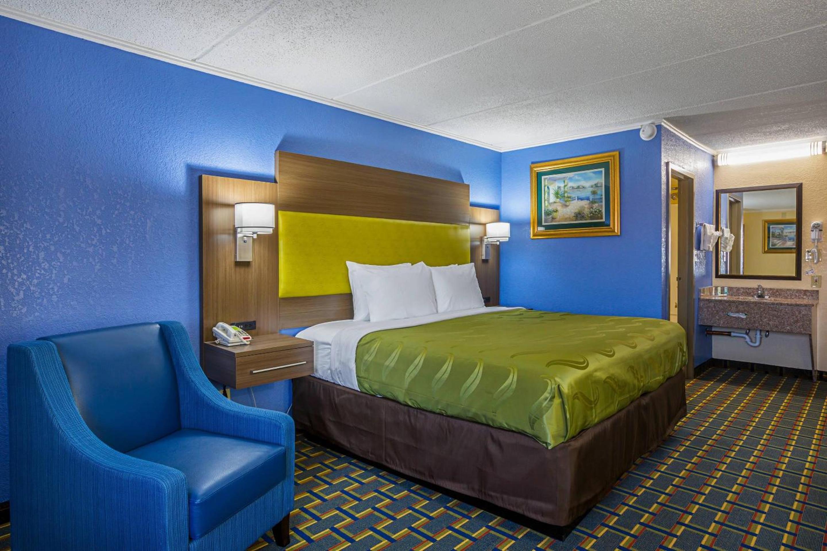 ROOM, KING BED
