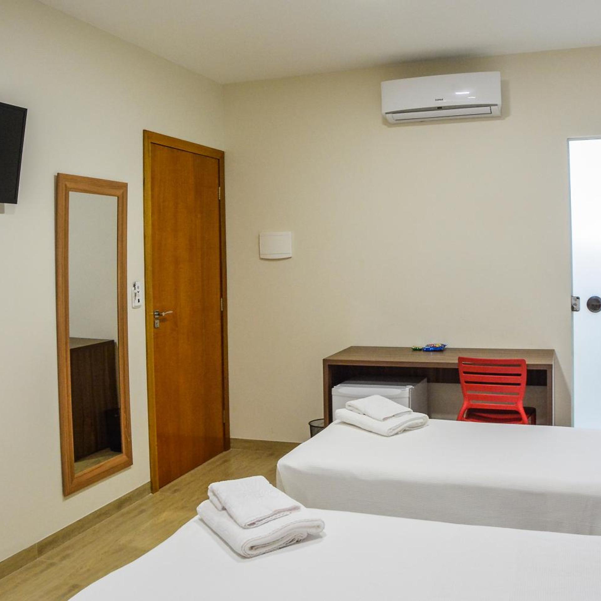 Mac Hotel 4/46