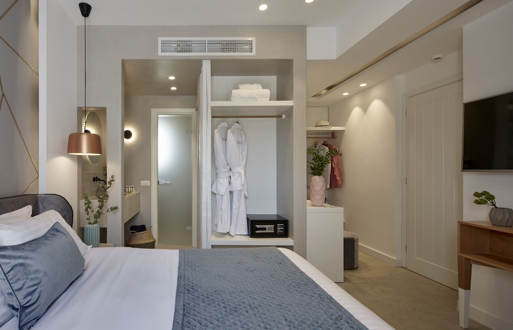 PREMIUM, SUITE, PRIVATE POOL