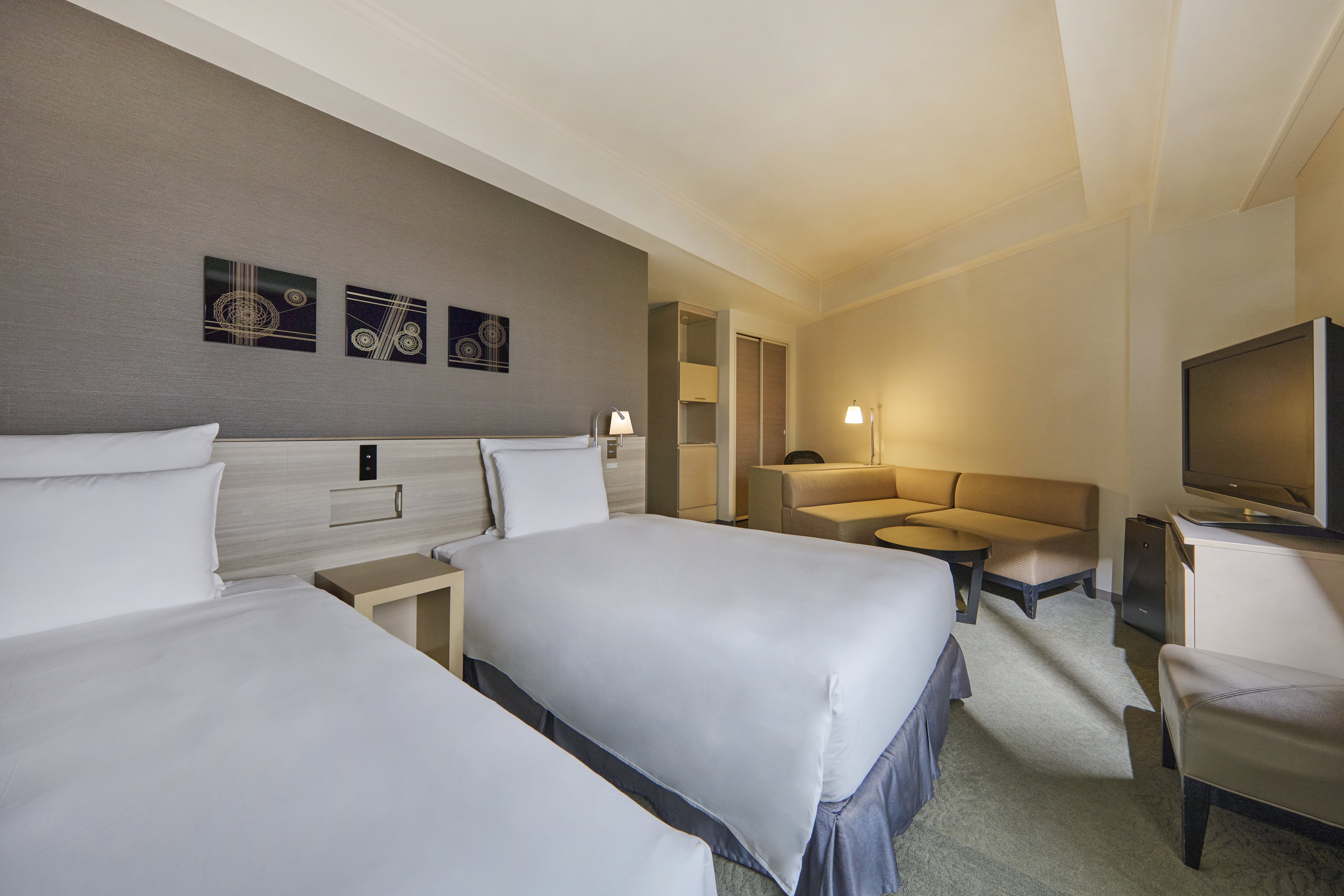 Superior, Twin Beds, Corner