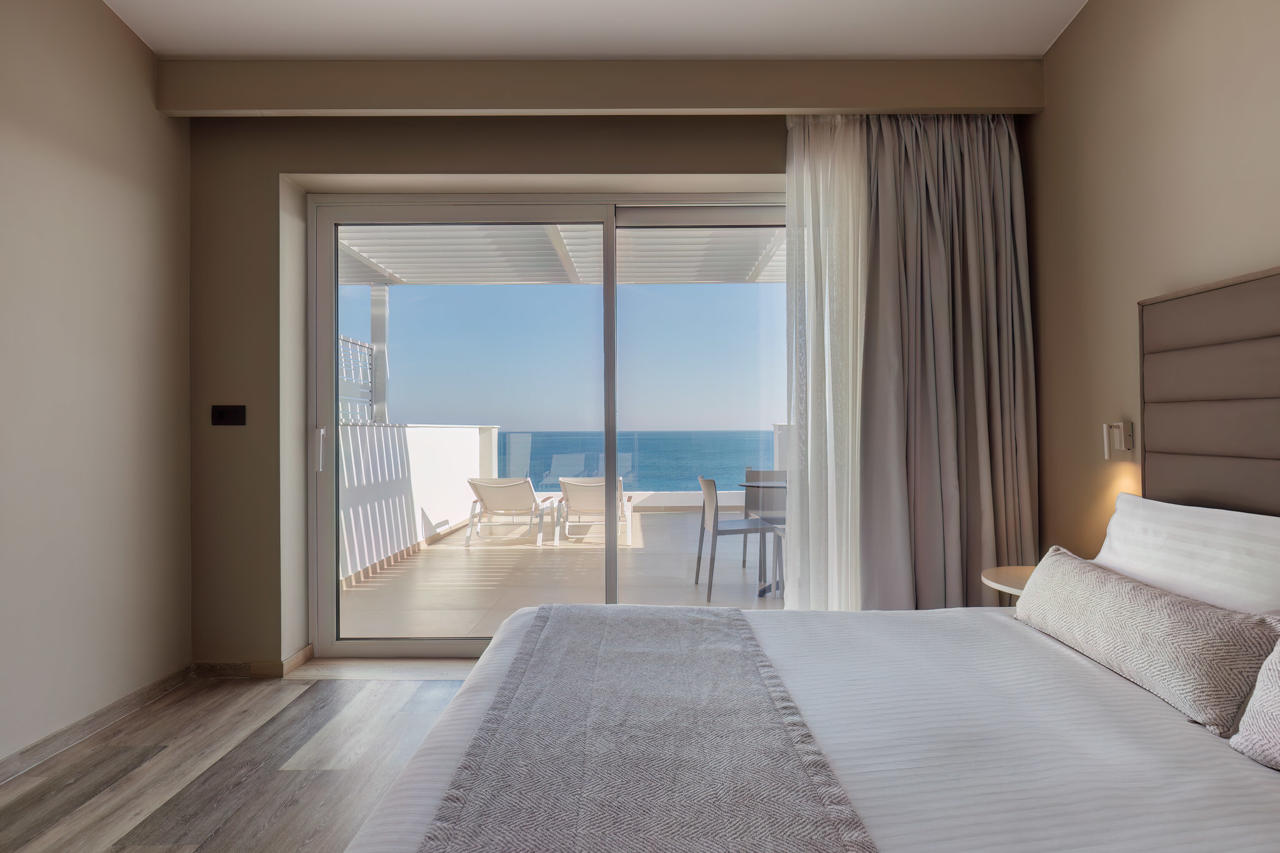 Alexandra Beach Resort & Spa 98/138