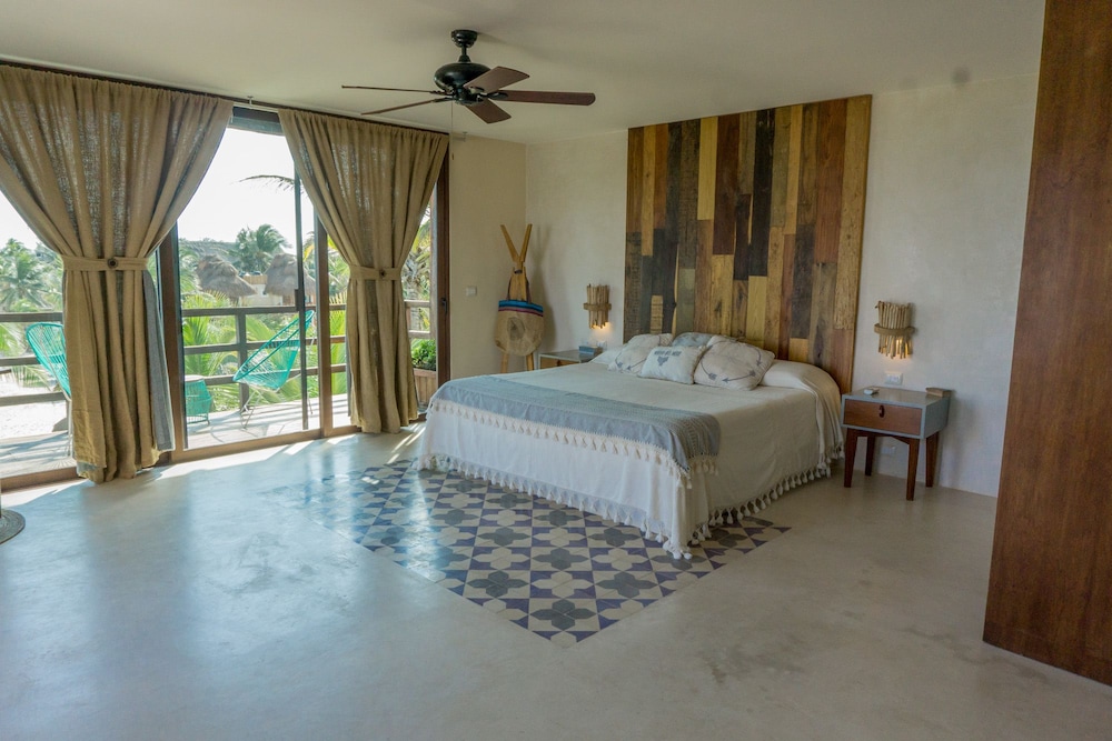Penthouse Suite, King Bed, Ocean Front