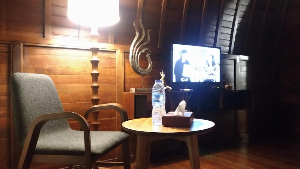 The Lumbung Wood Villa 33/39