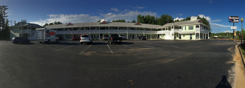 Woodstream Inn 1/57