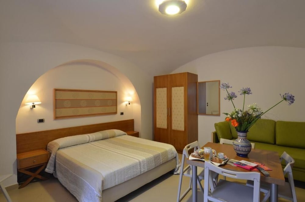 FAMILY, 1 DOUBLE AND 1 SINGLE BED, BUNK BED, ANNEX