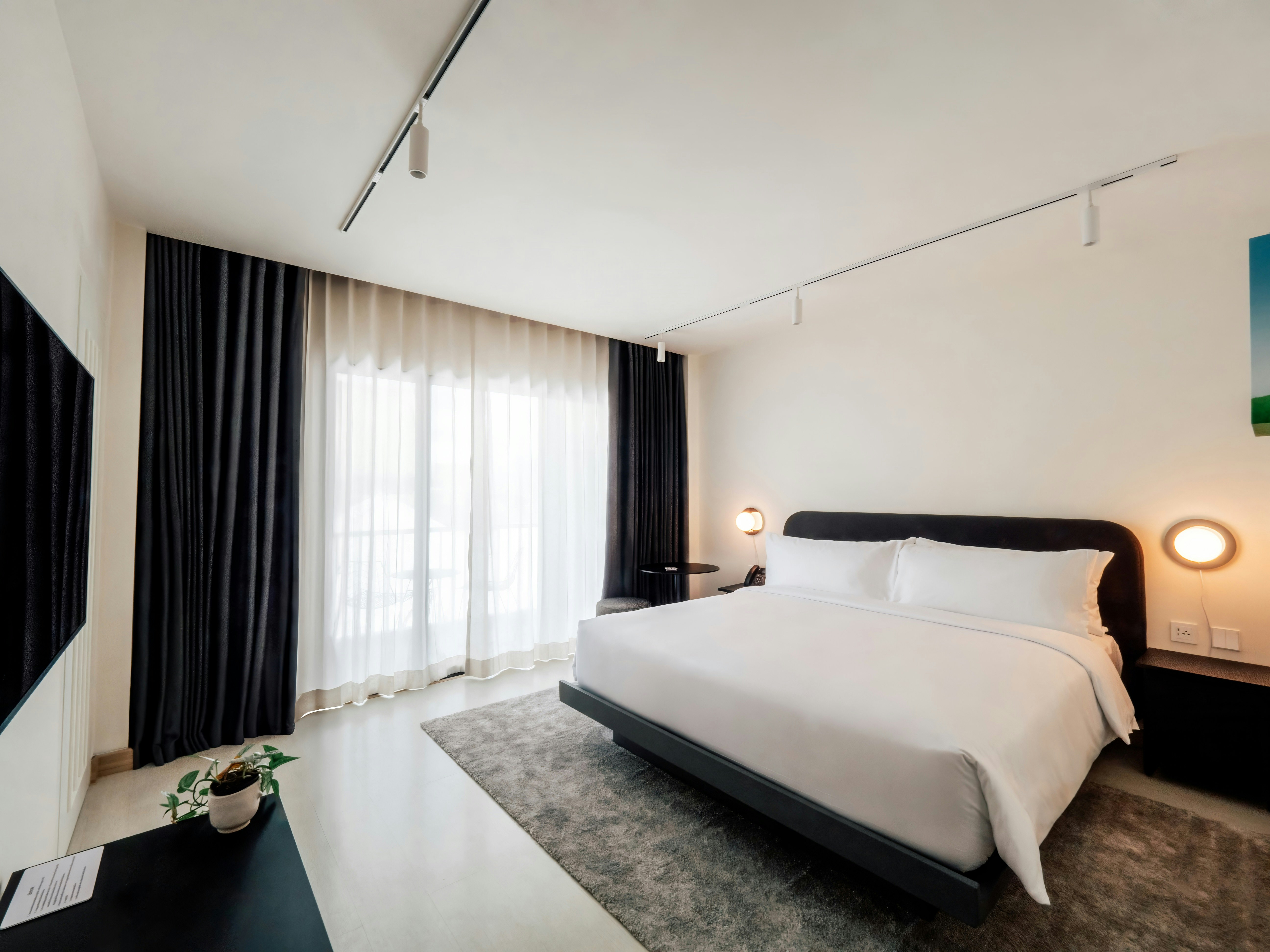 The StandardX, Bangkok Phra Arthit 10/24