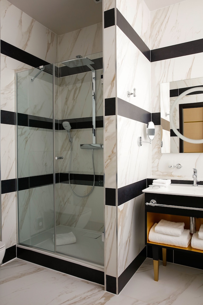 Niepce Paris Curio Collection By Hilton 13/39