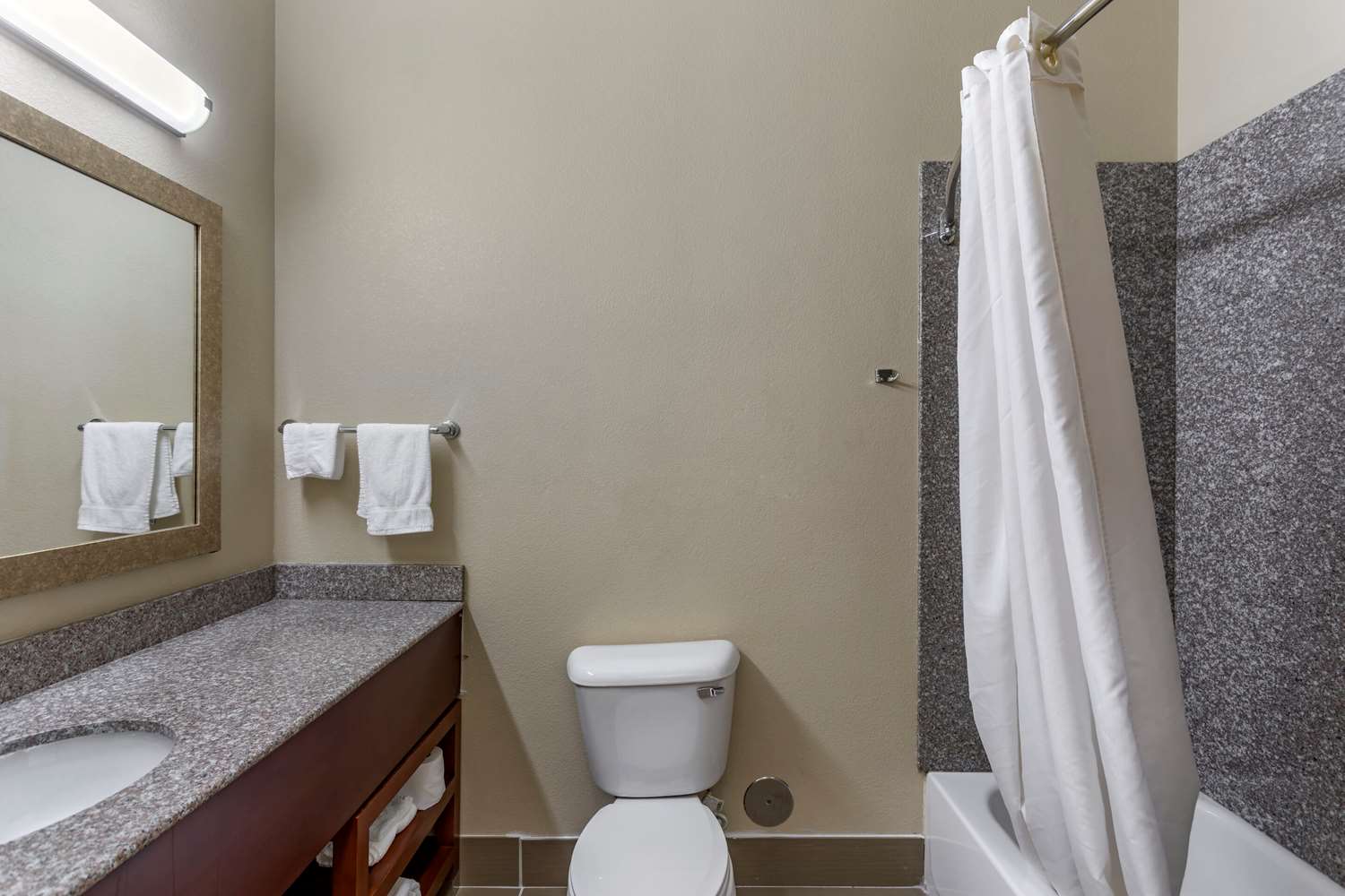 غرفة بسريرين كوين، Comfort Inn and Suites Carbondale University Area 4/4
