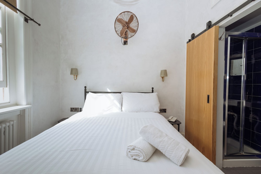 OASIS, DELUXE, DOUBLE BED, GARDEN VIEW