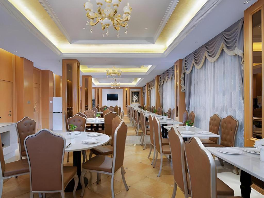 Vienna Hotel (Chuanxin Drum Tower Metro Station, Beijing Road) 41/50