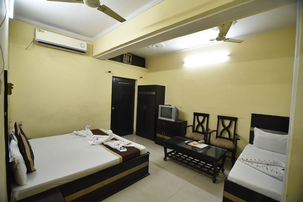 Hotel Vaishnavi 40/58