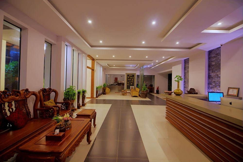 New Riverside Hotel 73/100