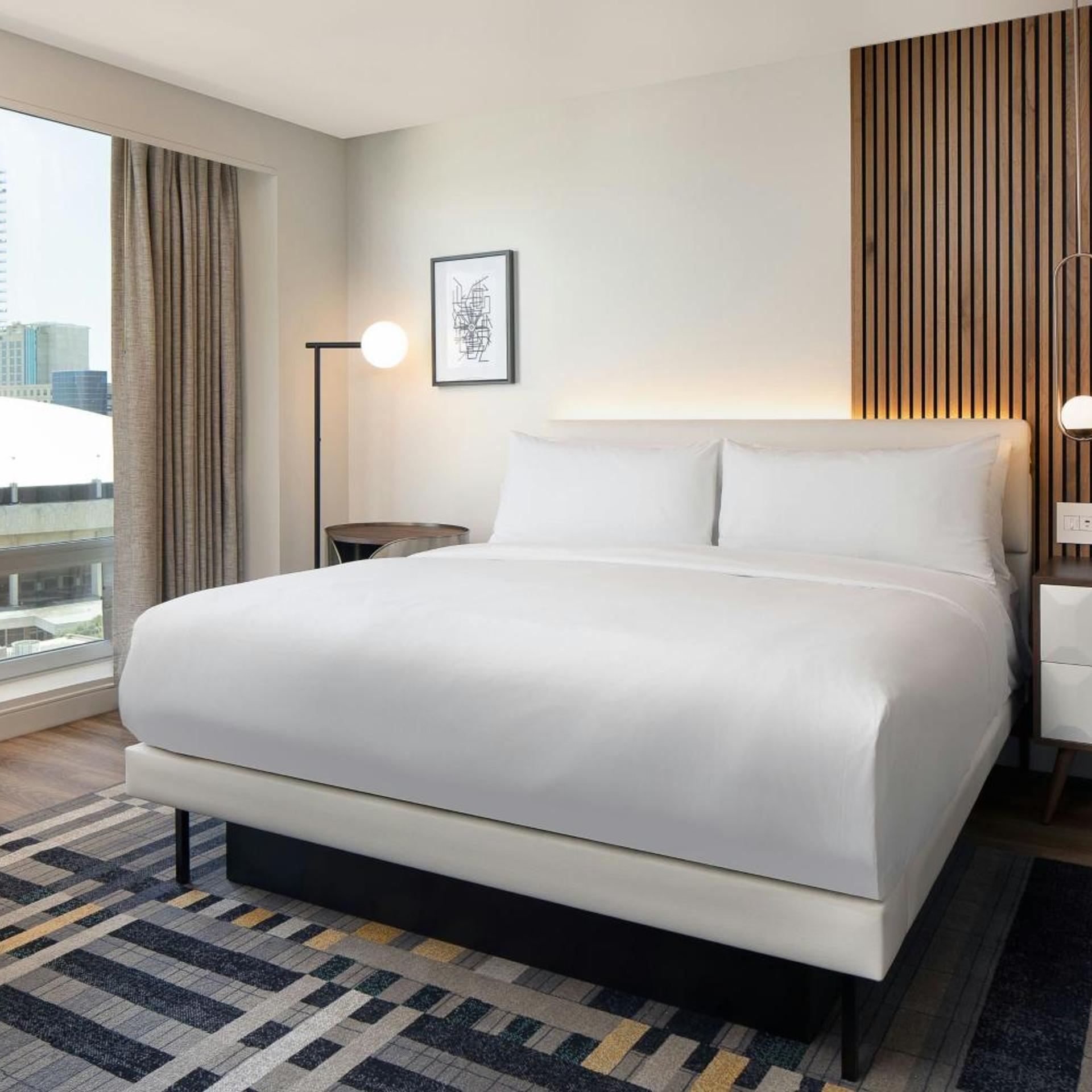 1 Bedroom, Suite, King Bed, City View, Sofa