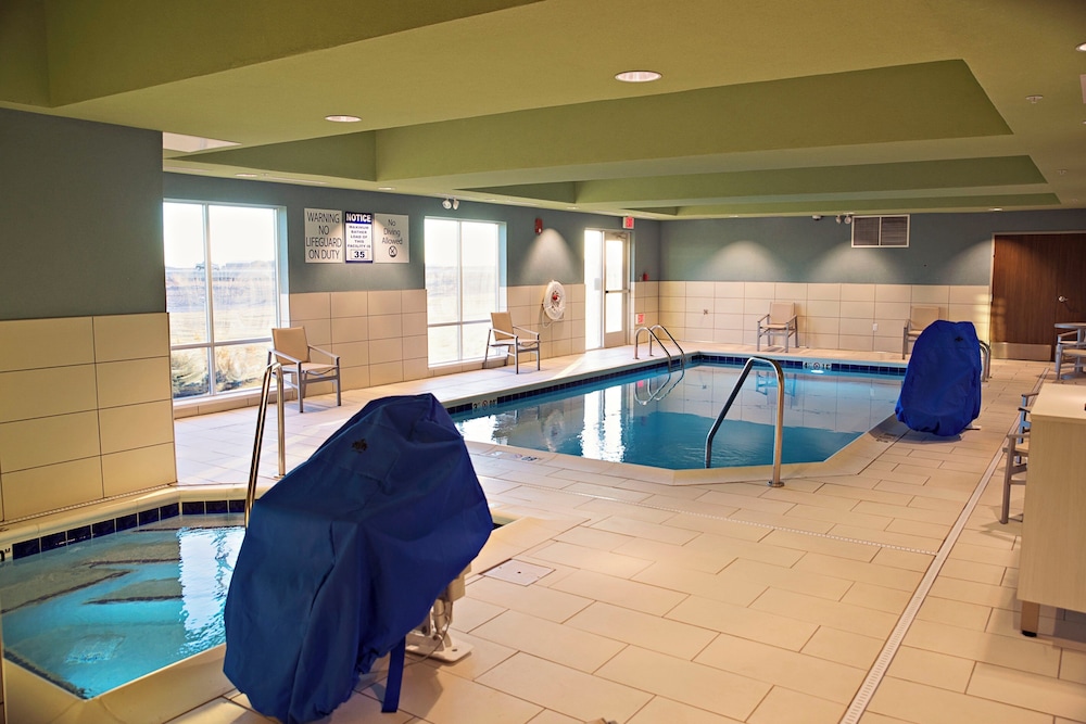 Holiday Inn Express Suites Rantoul 45/76